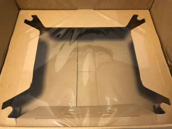 緩衝フィルムをセットした専用ダンボール